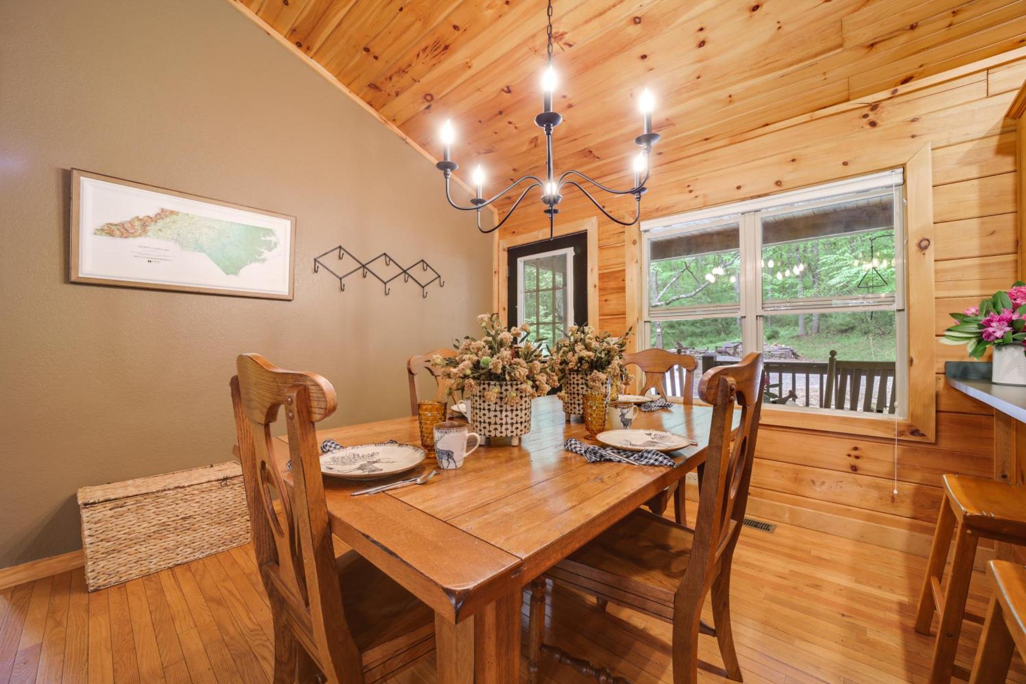 Peaceful Smoky Mountain Cabin With Deck And Fire Pit! Уэйнсвилл Экстерьер фото