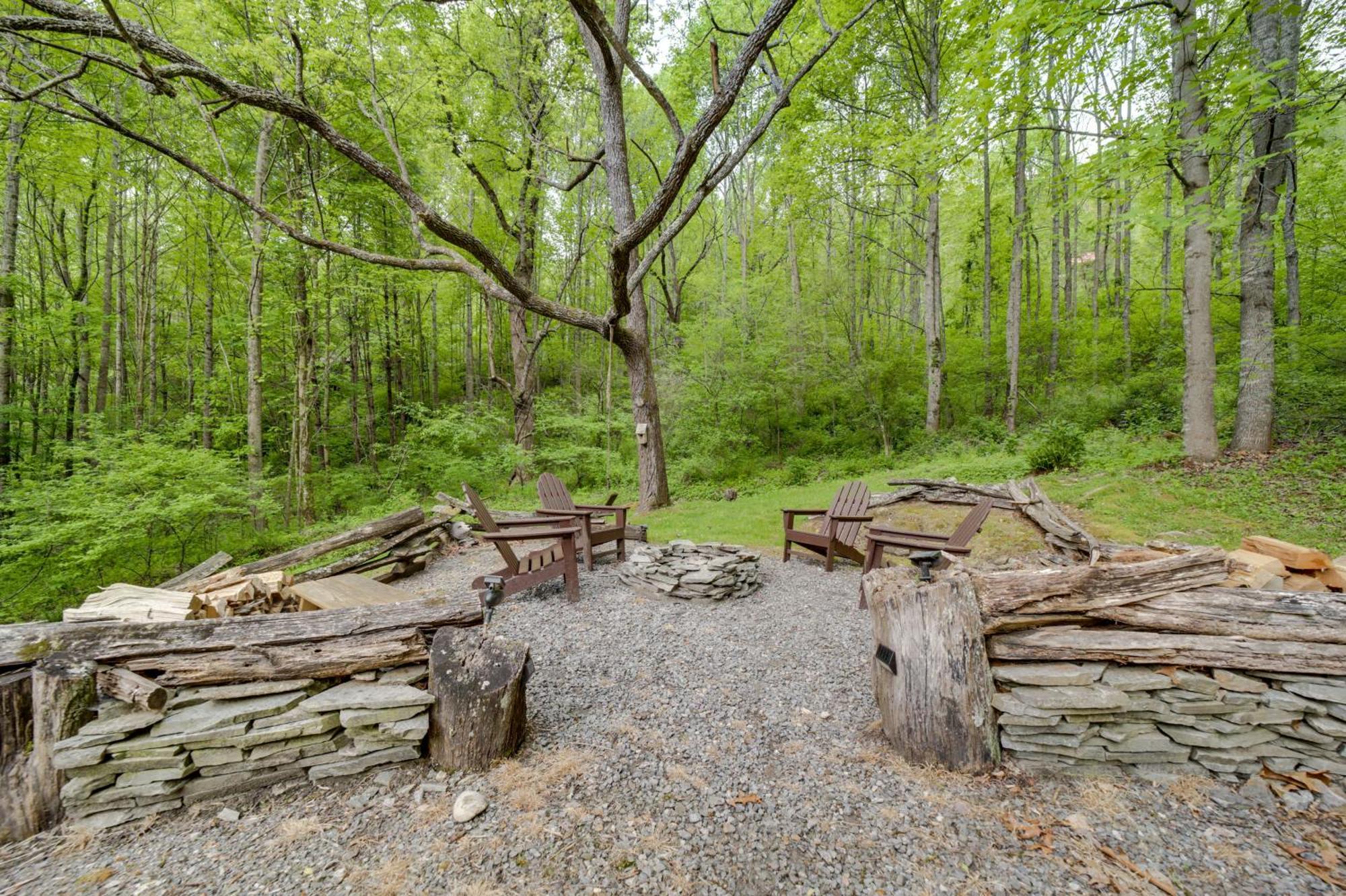 Peaceful Smoky Mountain Cabin With Deck And Fire Pit! Уэйнсвилл Экстерьер фото