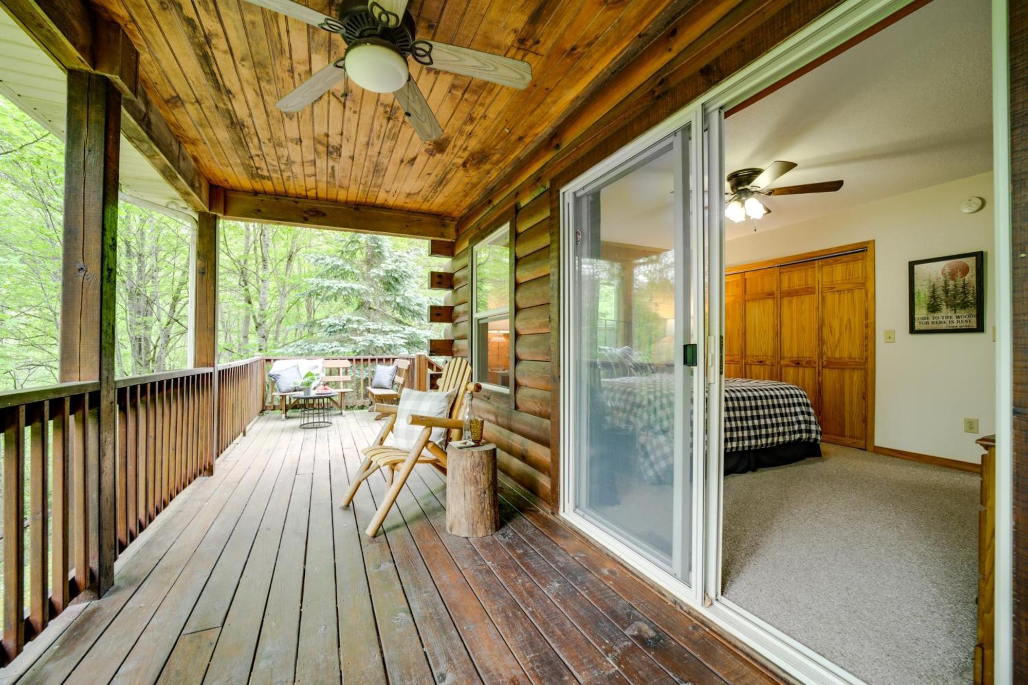 Peaceful Smoky Mountain Cabin With Deck And Fire Pit! Уэйнсвилл Экстерьер фото