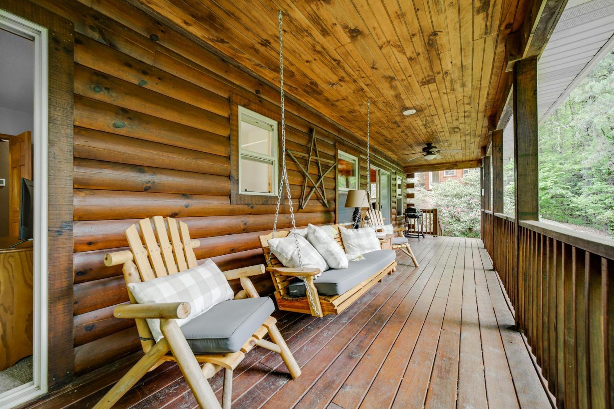 Peaceful Smoky Mountain Cabin With Deck And Fire Pit! Уэйнсвилл Экстерьер фото